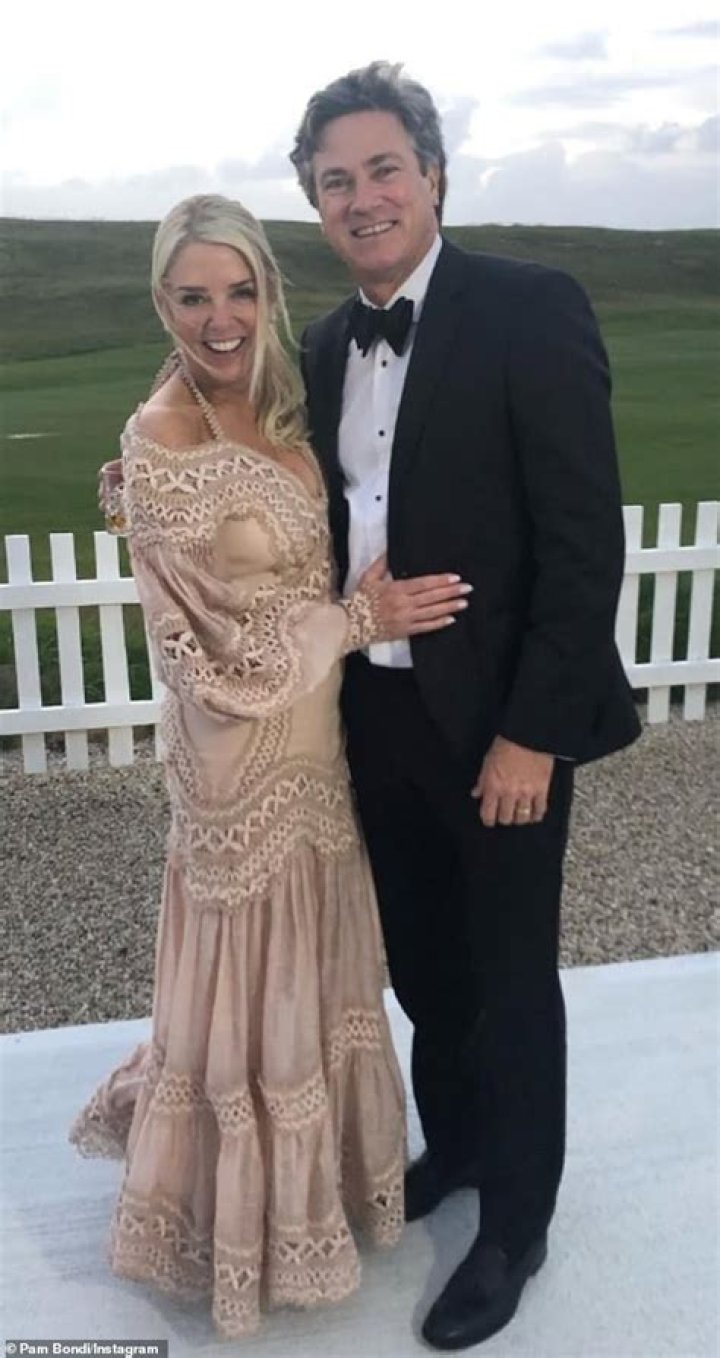 Bruce Bundy Wikipedia, Age, Biography, Married, Husband, Family, Instagram