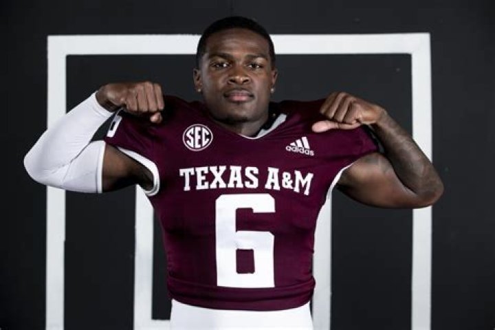 Devon Achane Parents, Texas A&amp;M Running Back Family Life In A Nutshell