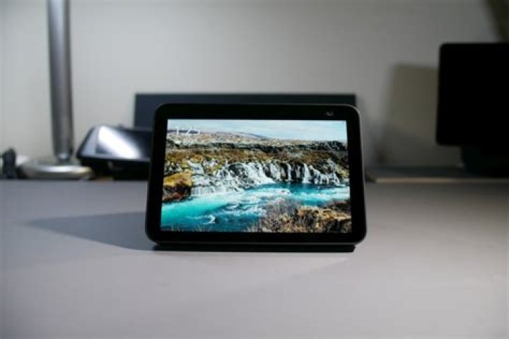 Echo Show 8 (1st Gen) vs. Echo Show 8 (2nd Gen)