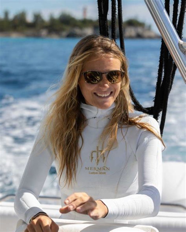 Elizabeth Landers Bio, Wiki, Age, UCLA, Education, Family, Husband, Jim Acosta, CNN, Salary and Net Worth