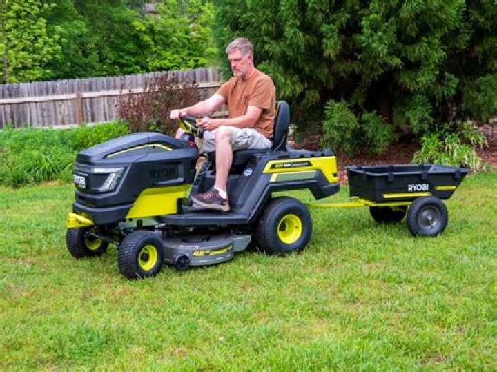 Finding The Best Riding Lawn Mower For Hilly Terrain