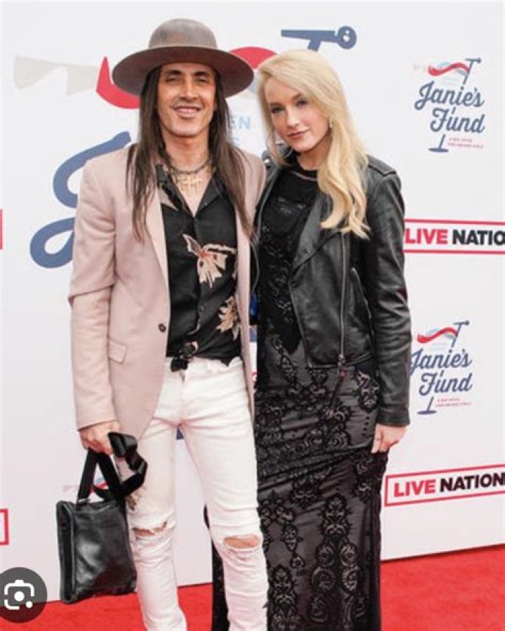Gavin Sheets Wife Age: Who Is He Married To?