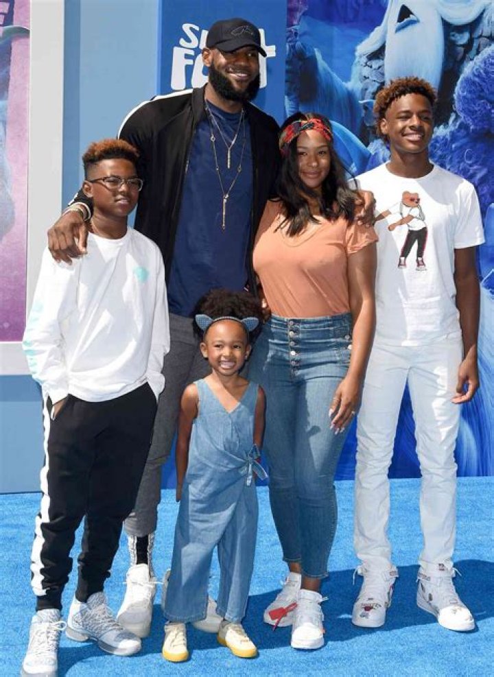 How Much Is Hedake Smith Net Worth? Explore His Wife and Family Names