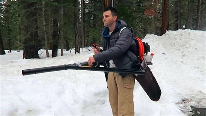 How to Build a Semi-Automatic Snowball Launcher