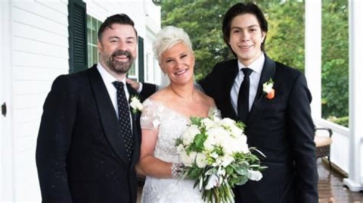 Janelle Burrell Husband, Married, Net Worth, Age, Height, Kids, Bio