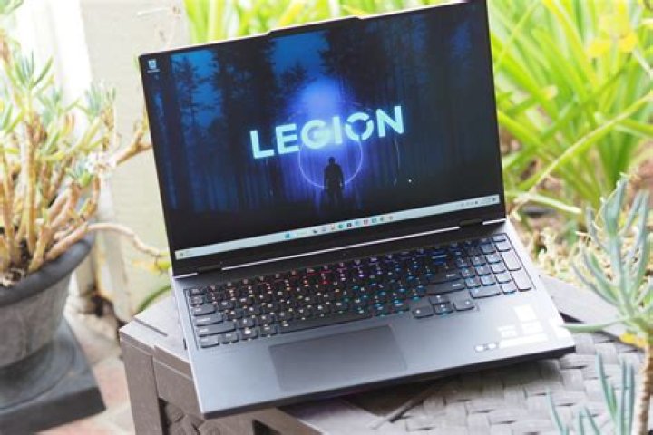 Lenovo Legion Pro 7i vs. Asus Strix Scar 17