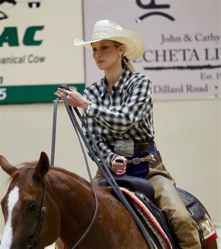 Meet Sadie Grace LeNoble – Photos Of Christina Applegate’s Daughter With Husband Martyn LeNoble