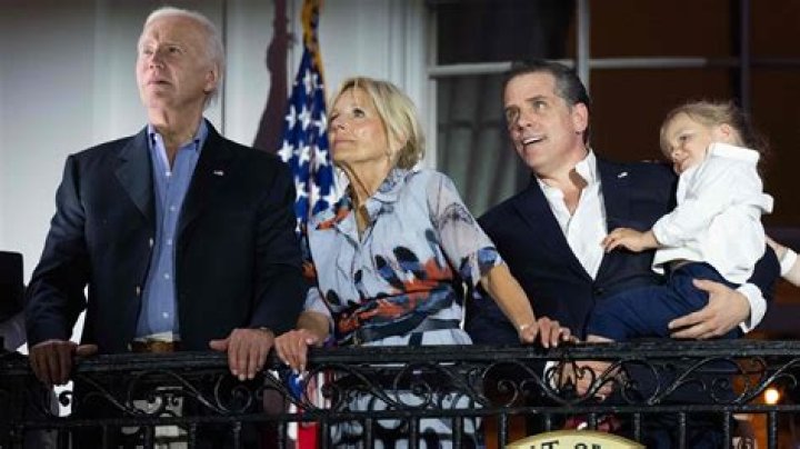 Navy Joan Roberts Age: Wiki, Biography , Birthday and Instagram: Hunter Biden’s Daughter
