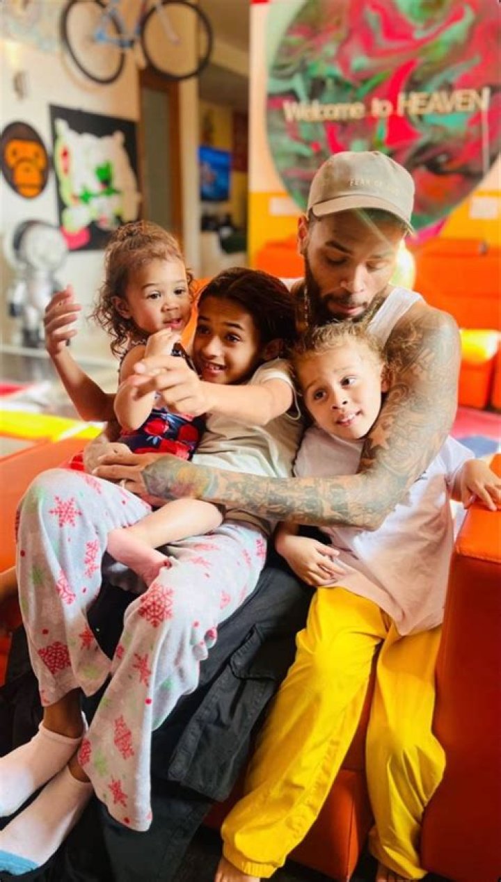 Nia Guzman Bio, Age, Husband, Chris Brown, Royalty Brown, Daughters