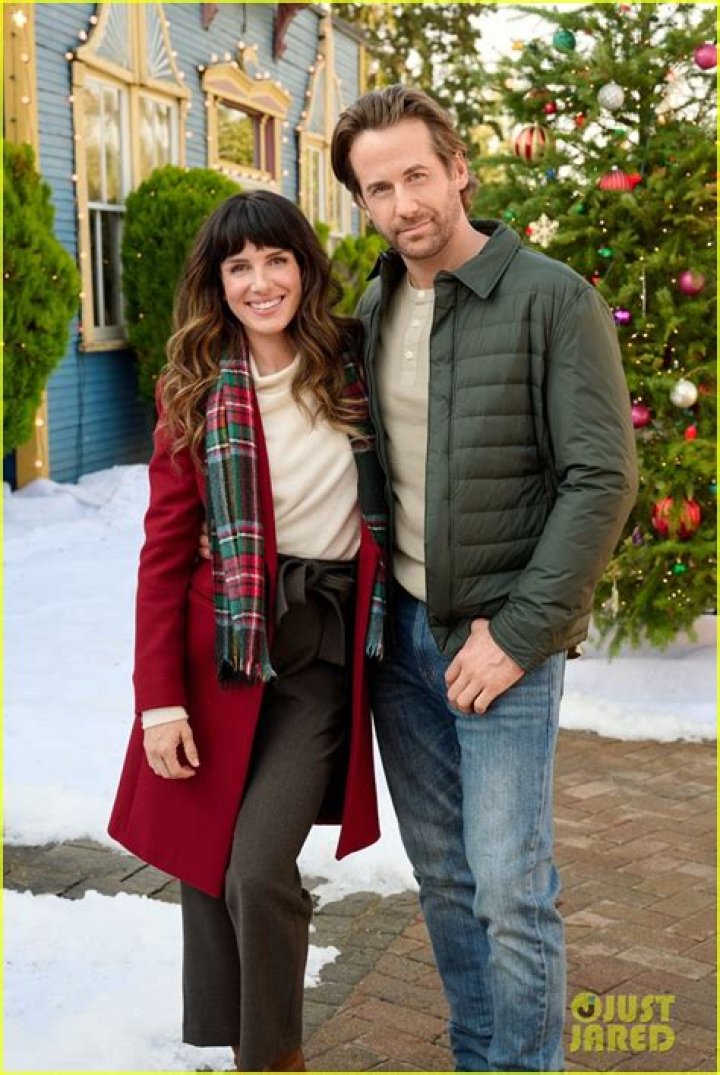 Nick Miller Actor Niall Matter Now Has A Beard &amp; Fans Wonder If It Is For A New Role
