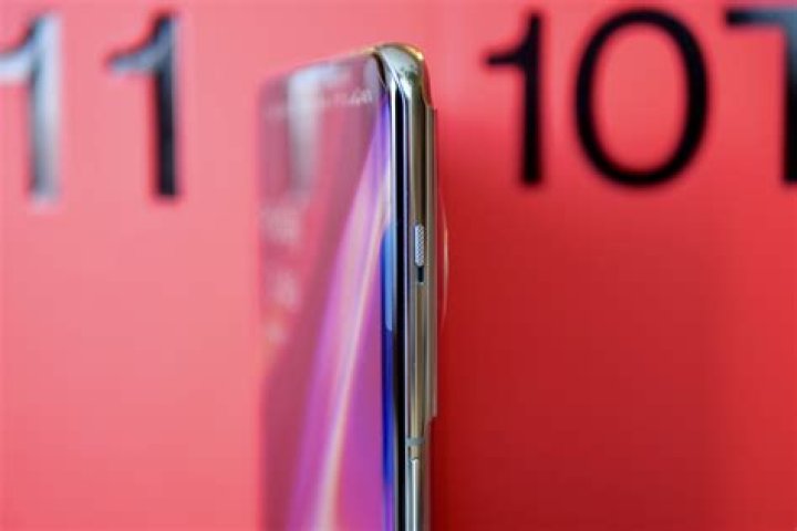 OnePlus 11 vs. OnePlus 10T: only one is worth your money