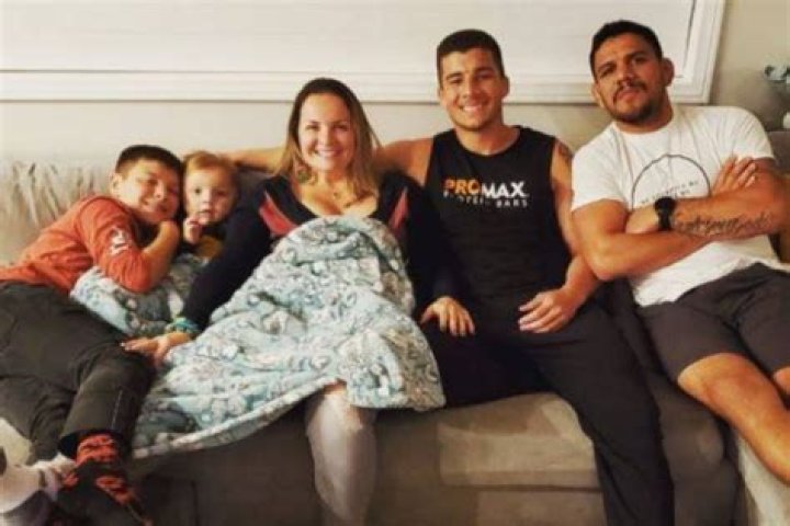 Rafael dos Anjos’ Wife Cristiane dos Anjos – Any Children Together?