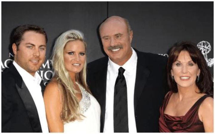 Robin McGraw Does Not Have A Twin Sister But A Brother Called Roger Jameson- Know Her Siblings &amp; Family 