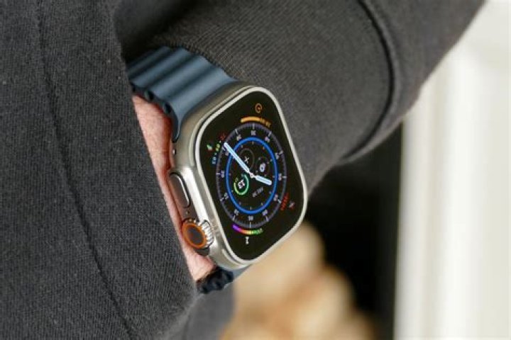 This $250 smartwatch destroys the Apple Watch in 4 ways