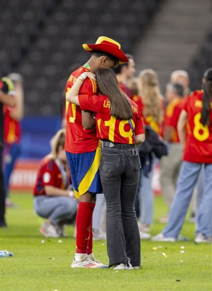 Unveiling The Age Of Alex Padilla's Girlfriend Lamine Yamal