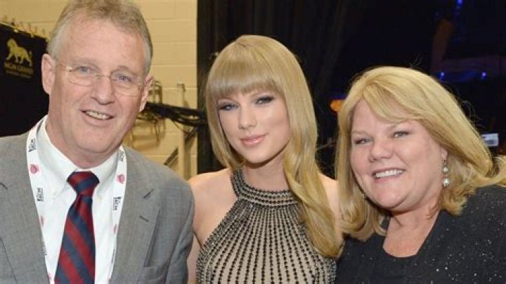 When Love Rekindles: Taylor Swift’s Parents Getting Remarried