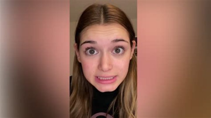Who Is croissantwoman on Tiktok? Real Name and Age, Find Her On Instagram