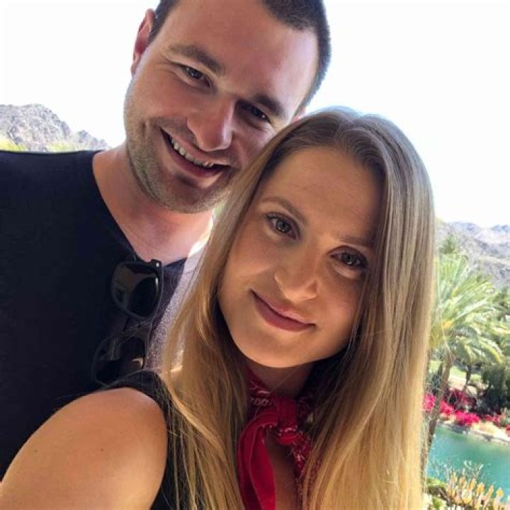 Who Is Howie Mandel Daughter? Personal Details On Riley Mandel
