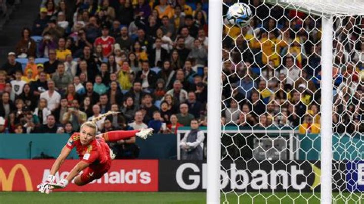 Who Is Merle Frohms Partner? A Look Into Dating History Of German Goalkeeper